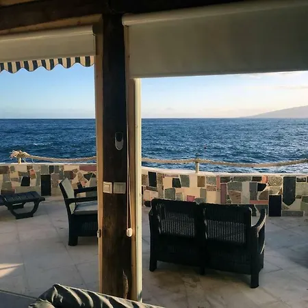 Spectacular Studio & Terrace Next To The Ocean Nyaraló *